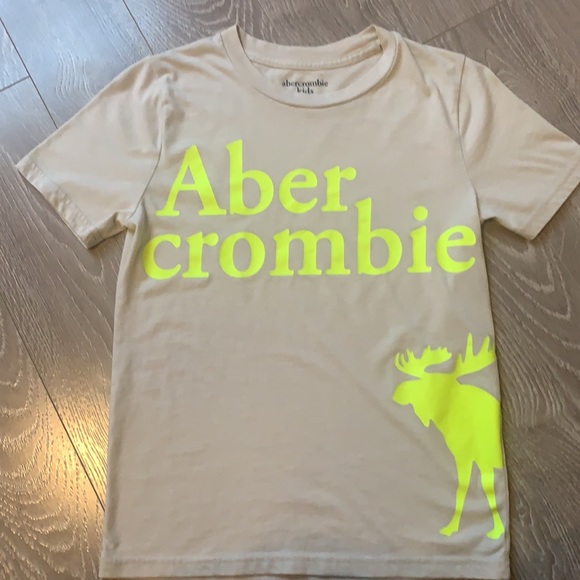 2 Tshirts and a zip up hoodie Abercrombie kids - Picture 3 of 5